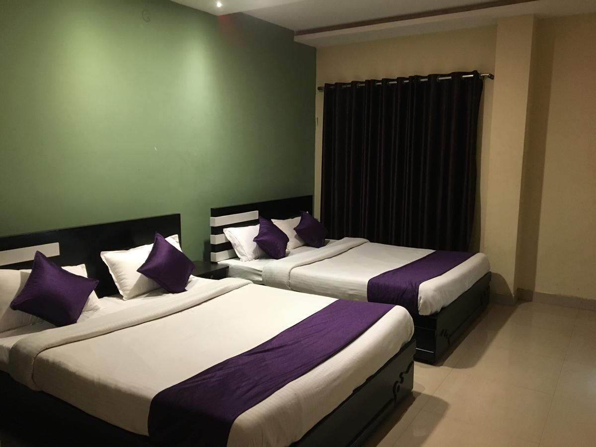 Hotel Time Palace Ooty Buitenkant foto