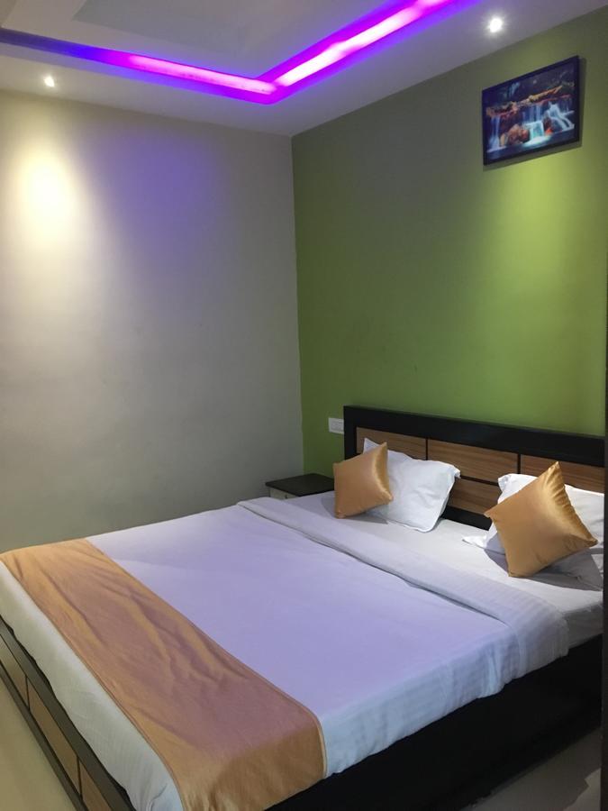 Hotel Time Palace Ooty Kamer foto